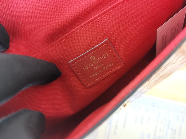 LVコピーウォレット着用イメージ